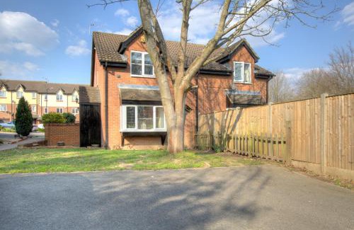 Slough House | Windsor Burnham Ascot Haven Sleeps 4