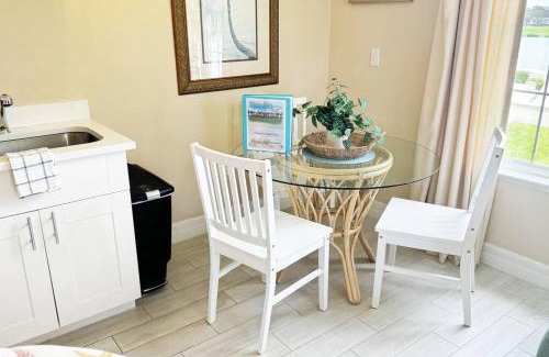 Osprey Apartment | Windsor Lodge Unit #19, studio close to beaches