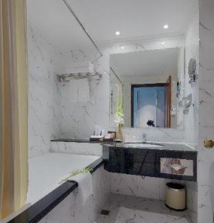 District 5 Hotel | Windsor Plaza Hotel