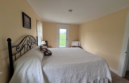 Chelsea Bed & Breakfast | Windswept Acres Northeast Room - Charming Homestay in Chelsea with WiFi & ponds