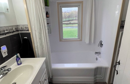 Chelsea Bed & Breakfast | Windswept Acres Southeast Room - Charming Homestay in Chelsea with WiFi & ponds