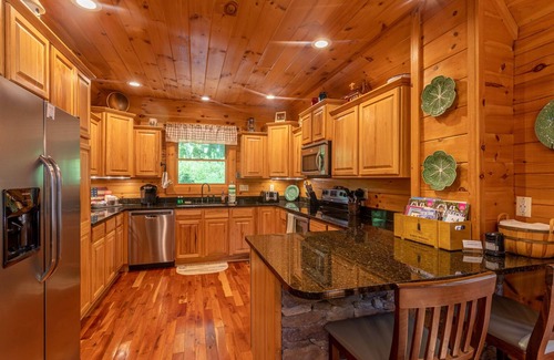 Boone Cabin | Windswept Vistas -Pet Friendly, 5-min from ASU, Hot Tub, Views