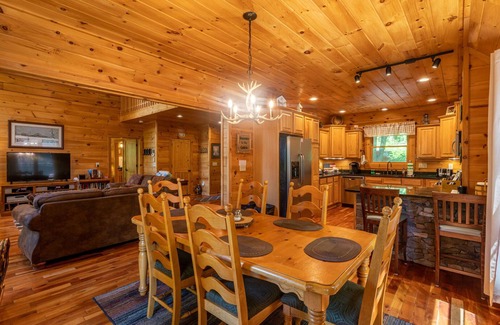 Boone Cabin | Windswept Vistas -Pet Friendly, 5-min from ASU, Hot Tub, Views