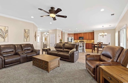 Greenacres House | Windward Bay Executive 3BR Office Home Pool
