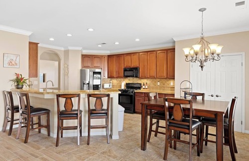 Greenacres House | Windward Bay Executive 3BR Office Home Pool