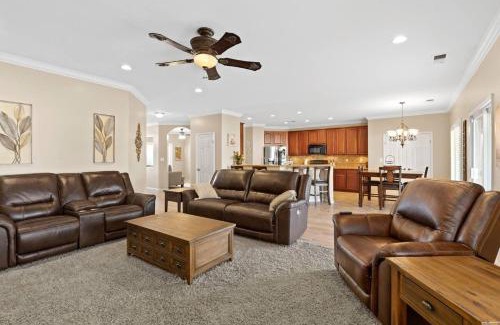 Greenacres House | Windward Bay Executive 3BR Office Home Pool