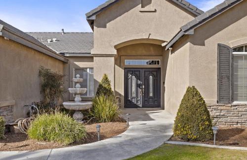 Greenacres House | Windward Bay Executive 3BR Office Home Pool