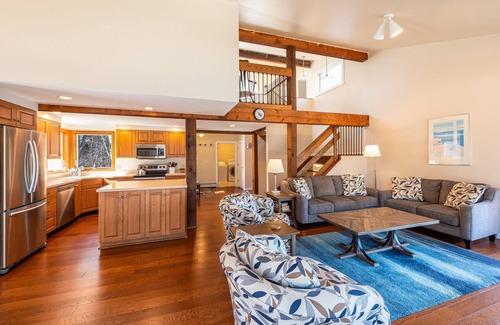 Harpswell House | Windward - Enjoy privacy, comfortable living spaces, and easy water access