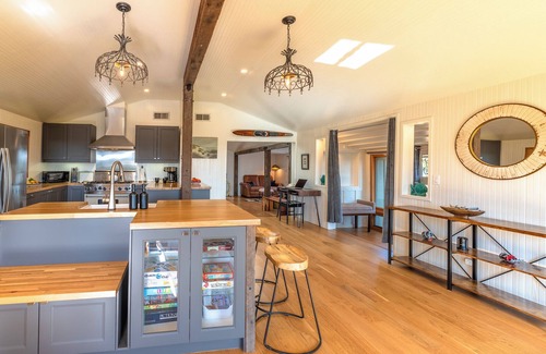 Old Town House | WindyHideaway:NEW & Inspiring Retreat!Coastal Family Fun in Bodega Bay! GmRm