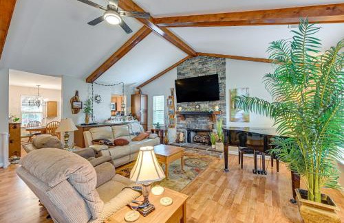 Lexington House | Wine and BBQ Trail Fun Home with Hot Tub in Lexington