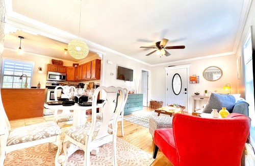 Dahlonega Cottage | Wine and Wedding Mountain Getaway at Arborview - 5 minutes from Downtown