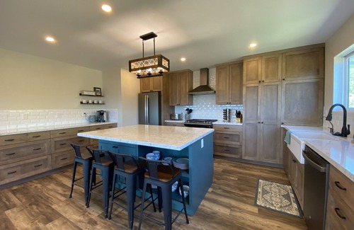 Healdsburg House | Wine Country Getaway with Panoramic Views-5 min from downtown Healdsburg