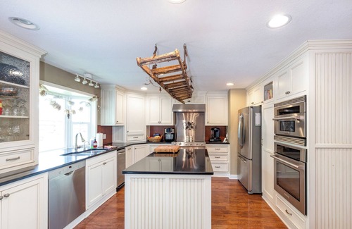 Yamhill Other | Wine Country Ranch w/views. Two primary Suites. Hot Tub.1.5 mile Carlton