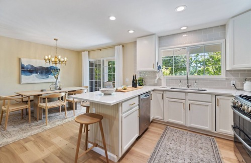 Calistoga House | Wine Country Retreat with Vineyard Views