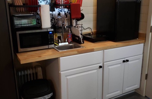 Salem House | Wine Country Tiny Home - Only $40 Cleaning Fee