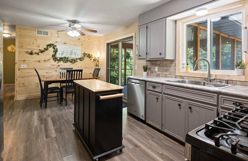 Fennville House | Wine Down Cottage - Near Wineries, Large Backyard