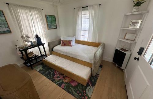 Fredericksburg House | Wine Down House - Fire Pit & Walk to Main St