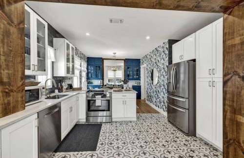 Fredericksburg House | Wine Down House - Fire Pit & Walk to Main St