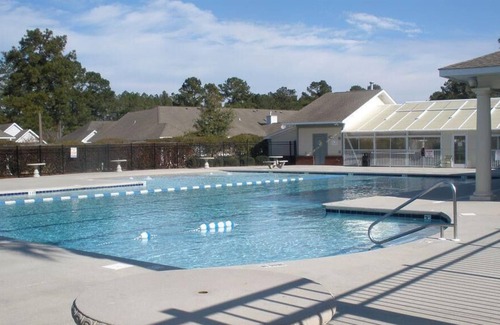 Leland Condo | Wine Down in a Luxury Condo on Fairway: Close to Beaches and Golf