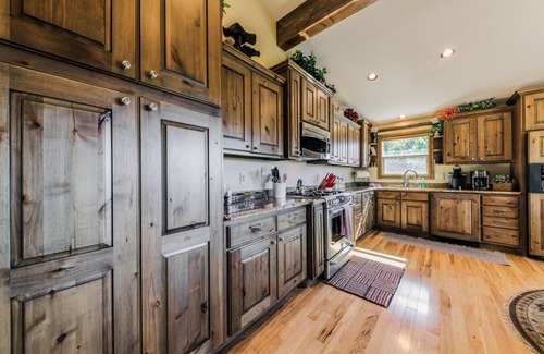Ruidoso Apartment | Wine & Wilderness: MTN Luxe Chalet/Hot Tub/Views
