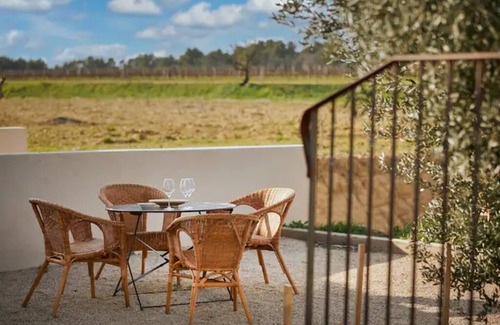 Sorgues House | Winegrower's house in the heart of the vineyards