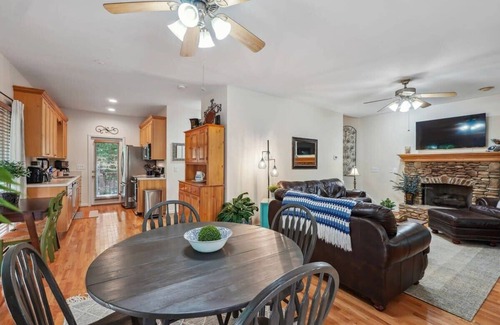 Dahlonega Cabin | Wineries/Grt WiFi/Min to Dahlonega/Slps 6