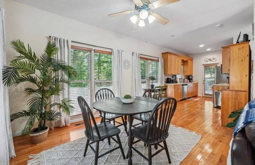 Dahlonega Cabin | Wineries/Grt WiFi/Min to Dahlonega/Slps 6