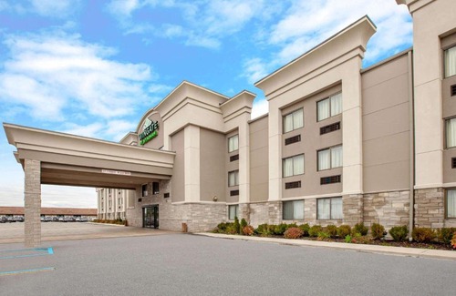 Romulus Hotel | Wingate by Wyndham Detroit Metro Airport