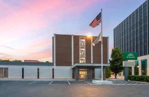 Downtown Hotel | Wingate by Wyndham Sheboygan