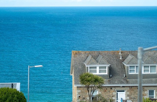 Carbis Bay Apartment | Wingtips – Carbis Bay – Sea Views – Parking - Sleeps 4