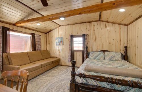 Twin Lakes Hotel | Winmar Cabins