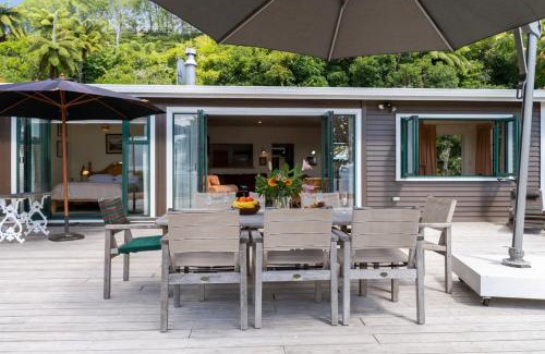 Lake Tarawera House | Winstone Cottage - Waterfront Lake Tarawera Home