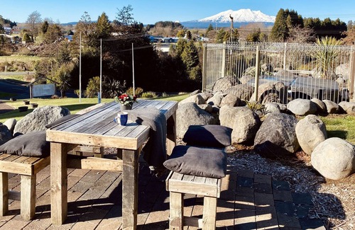 Raetihi Cabin | ***WINTER AVAILABILITY*** more than 10 guests? Add Garden Cabins to your booking