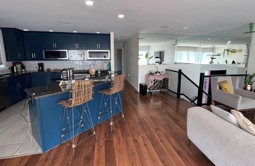 Brighton House | *Winter Long Term Rental* - Secluded Waterfront Bliss