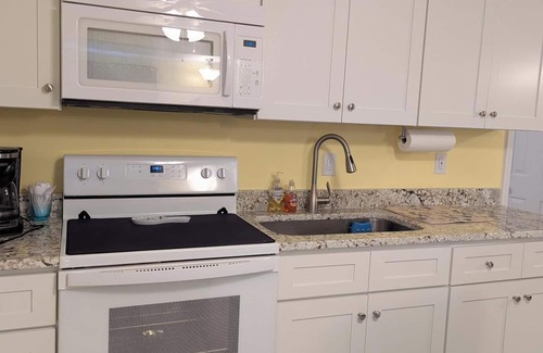 Wilmington Beach Condo | ~ Winter Months AVAIL - REMODELED ~ SeaMist Seas - Steps to the beach, Pool