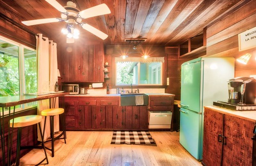 Forest Hills Cabin | Winter Promo: Stylish Cabin Near Dtown Santa Long Stay Open. Pet-friendly!