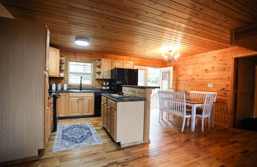 Mount Juliet House | WINTER SPECIAL! Log Home by Lake ~ Less than 25 mi to downtown Nashville