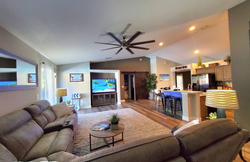 Florida Shores House | WINTER/SPRING DEALS POOL, TROPICAL F. BK YARD GARAGE BEACH CLOSE 2 ALL