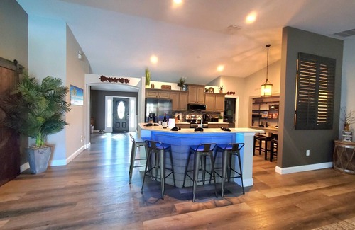 Florida Shores House | WINTER/SPRING DEALS POOL, TROPICAL F. BK YARD GARAGE BEACH CLOSE 2 ALL