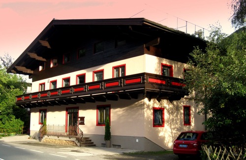 Saalbach-Hinterglemm Apartment | Winter/Summer Sports in Chalet Apartment Chalet in Saalbach Hinterglemm and close to Zell am See