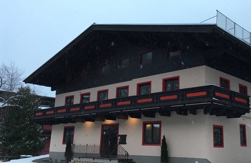 Saalbach-Hinterglemm Apartment | Winter/Summer Sports in Chalet Apartment Chalet in Saalbach Hinterglemm and close to Zell am See