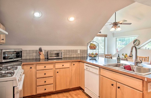 Rathdrum Cabin | Winter/Summer Twin Lakes Retreat Near Skiing!