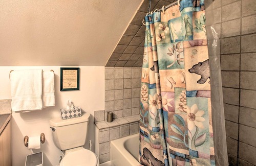 Rathdrum Cabin | Winter/Summer Twin Lakes Retreat Near Skiing!
