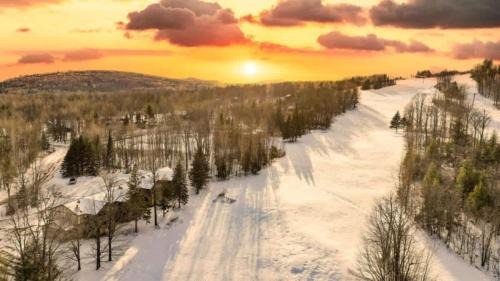 Bessemer Villa | Winter Wonderland Getaway I Alpen Villas at Powderhorn Mountain