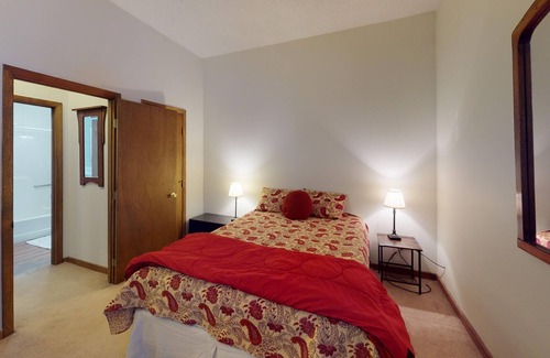 Pittsfield House | Wintergreen 106