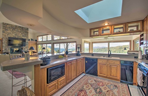 Nellysford House | Wintergreen Resort Retreat: Ski, Hike, Golf!