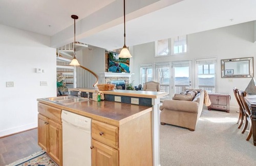 Banner Elk Condo | Wintergreens R132- Mountain Condo, Mountain View, Gated Resort, Indoor/Outdoor Pools and Hot Tub,.