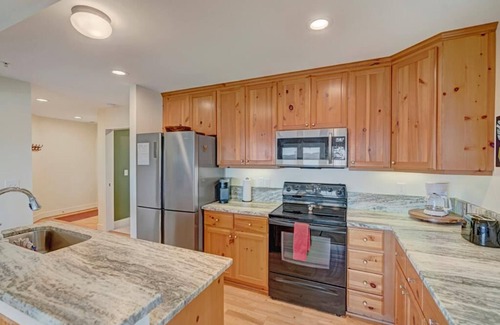 Banner Elk Condo | Wintergreens R221- Mountain Condo, Mountain View, Gated Resort, Indoor/Outdoor Pools and Hot Tub,.