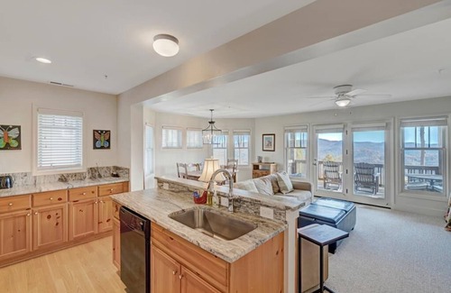 Banner Elk Condo | Wintergreens R221- Mountain Condo, Mountain View, Gated Resort, Indoor/Outdoor Pools and Hot Tub,.