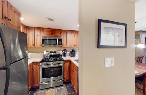 Ludlow Apartment | Winterplace G101